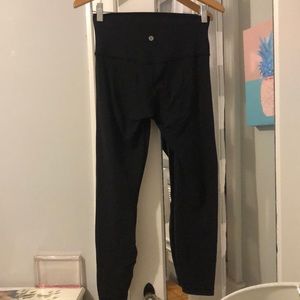 LULULEMON BLACK 3/4 HIGH RISE LEGGINGS SIZE 6